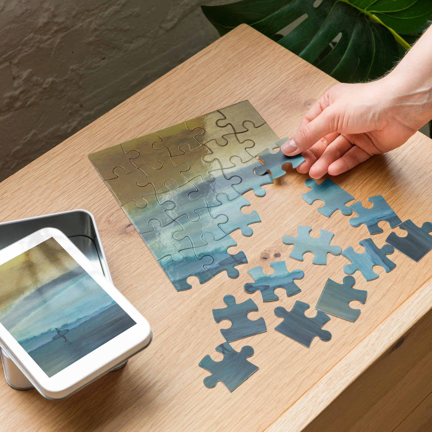 Lone Surfer - Jigsaw puzzle with tin