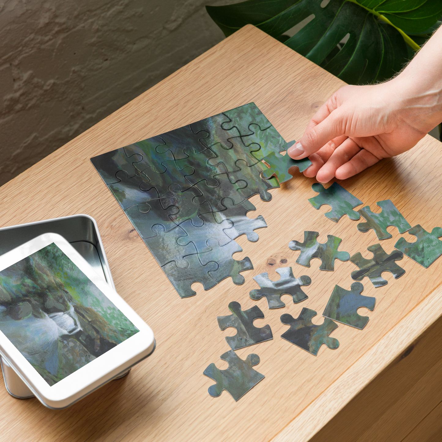 Waterfalling - Jigsaw puzzle with tin